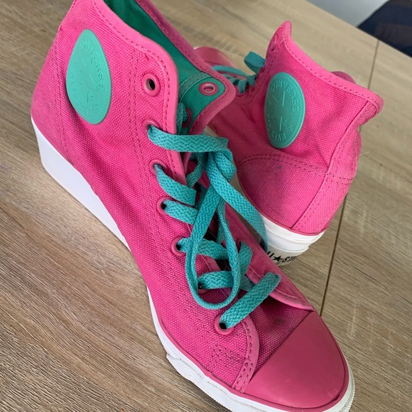 Converse Shoes 👠 size 8 - Picture 2 of 3